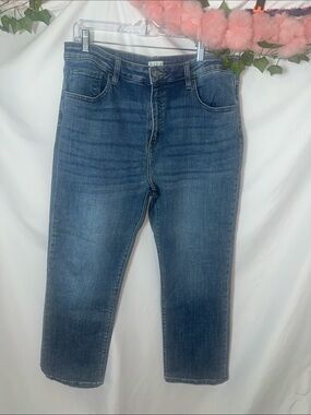Straight Leg Women's Jeans in Medium Blue Wash